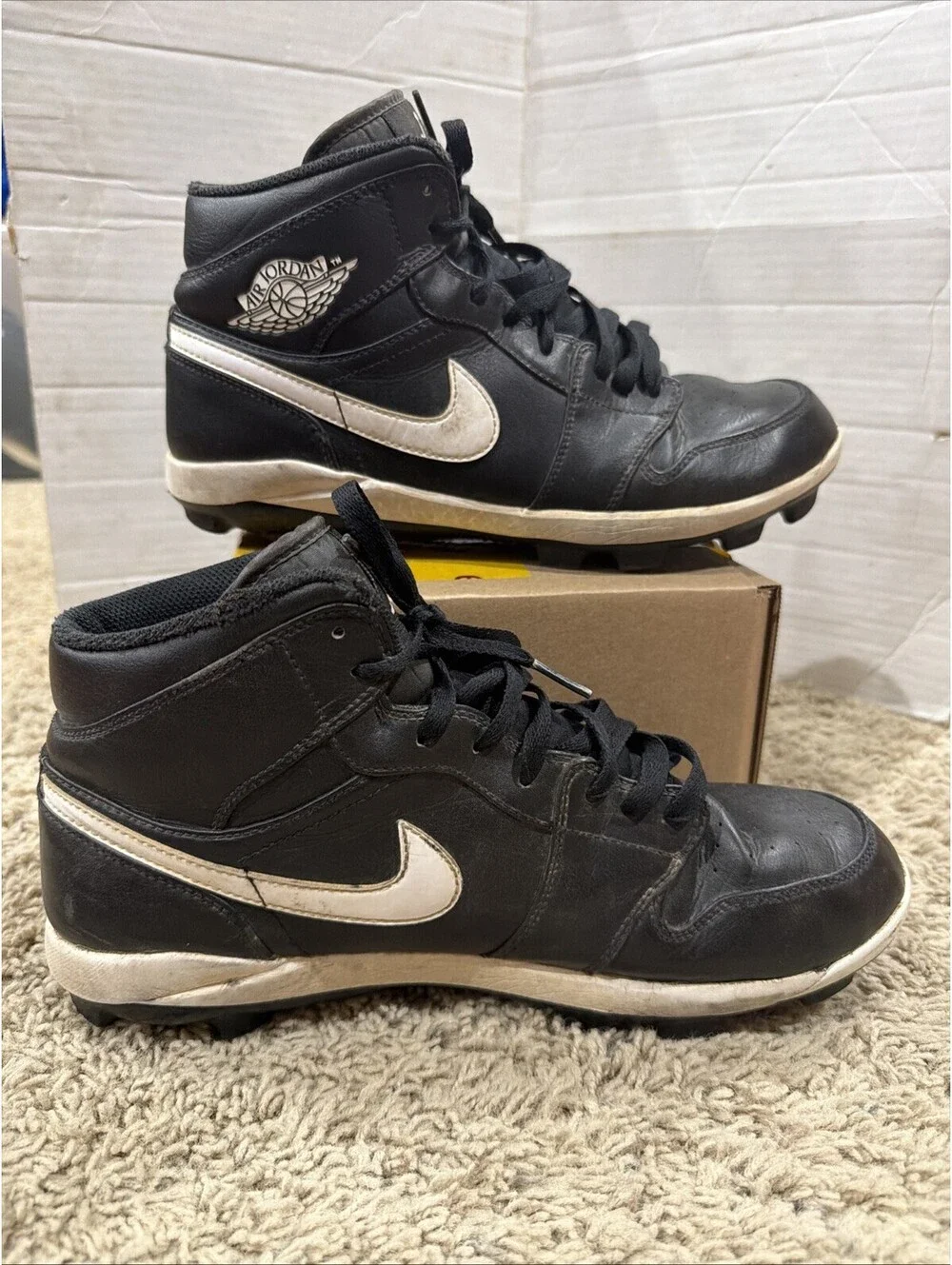 Nike Men's Jordan 1 Retro MCS High Baseball Cleats Size 9.5 AV5354-001 BLK & Wht
